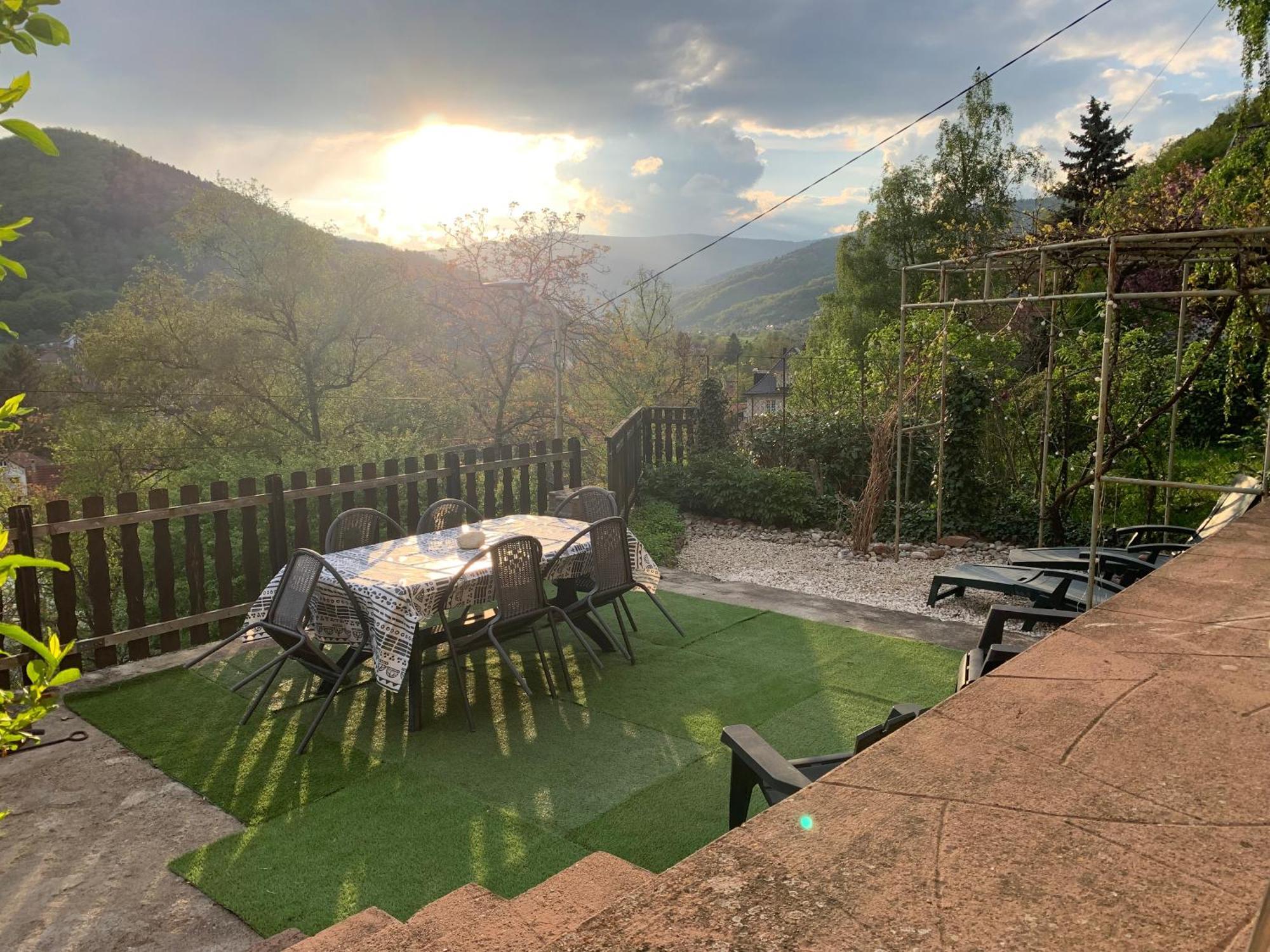 Au Reposoir - Vue Sur La Montagne Apartamento Buhl Exterior foto