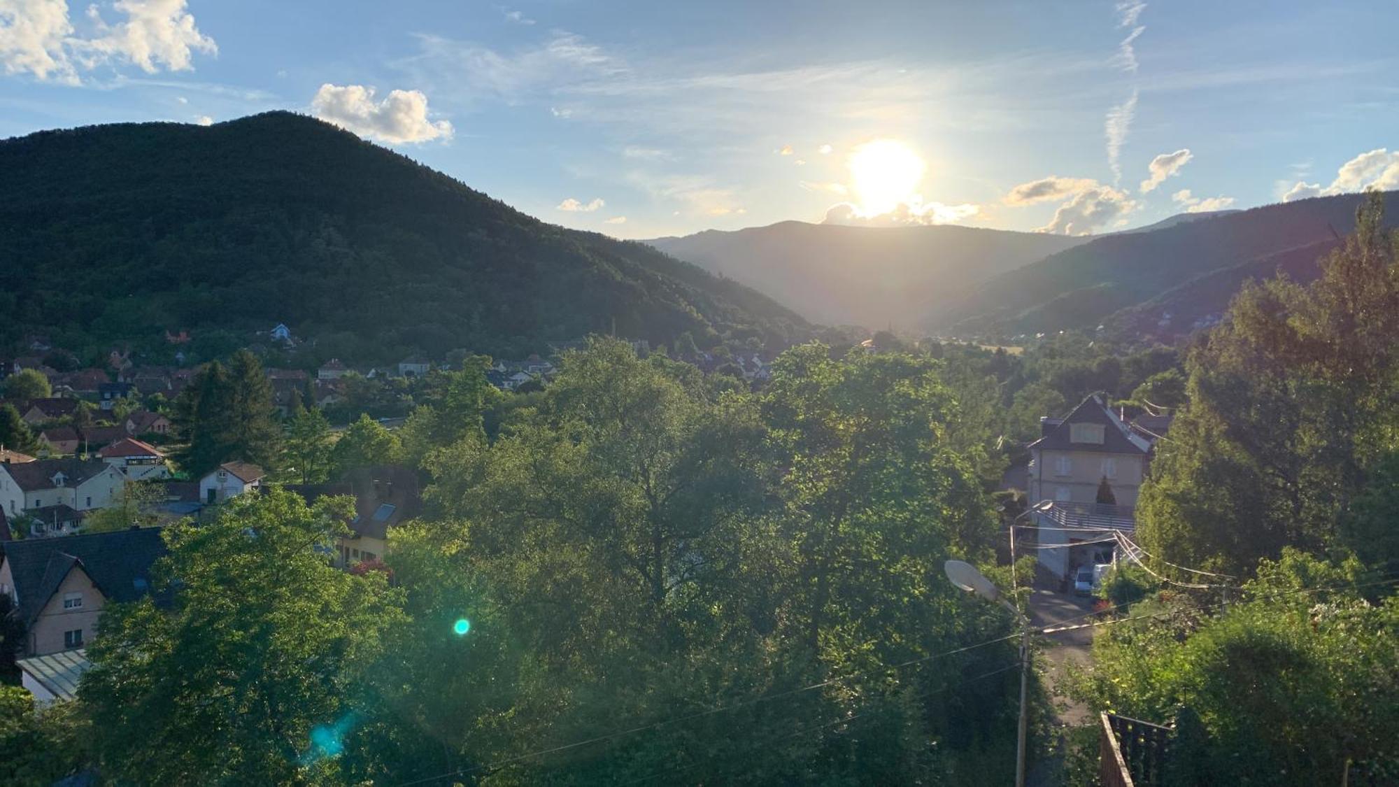Au Reposoir - Vue Sur La Montagne Apartamento Buhl Exterior foto